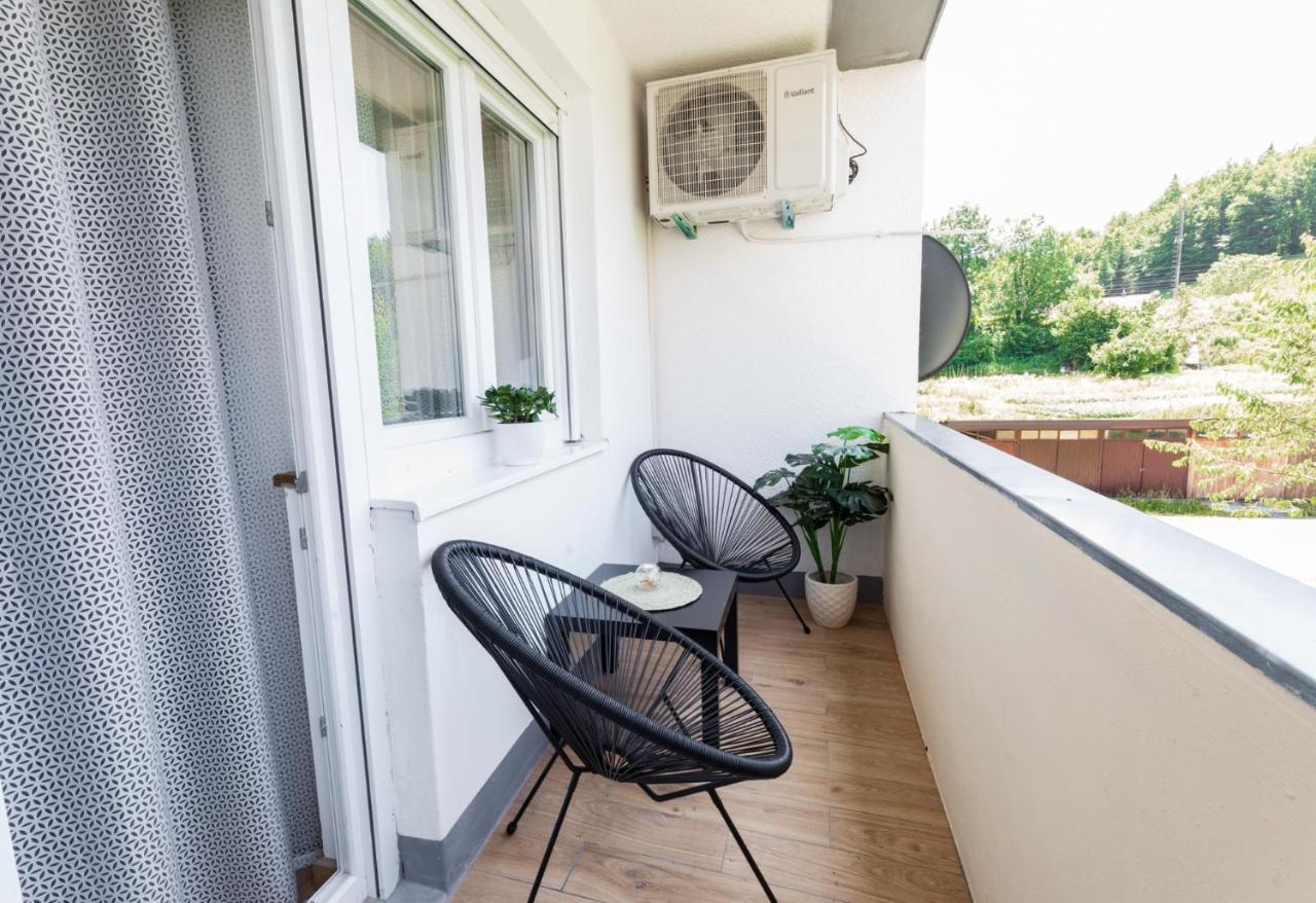 Lynx And Fox Self Check-In Free Parking Apartment デルニツェ エクステリア 写真