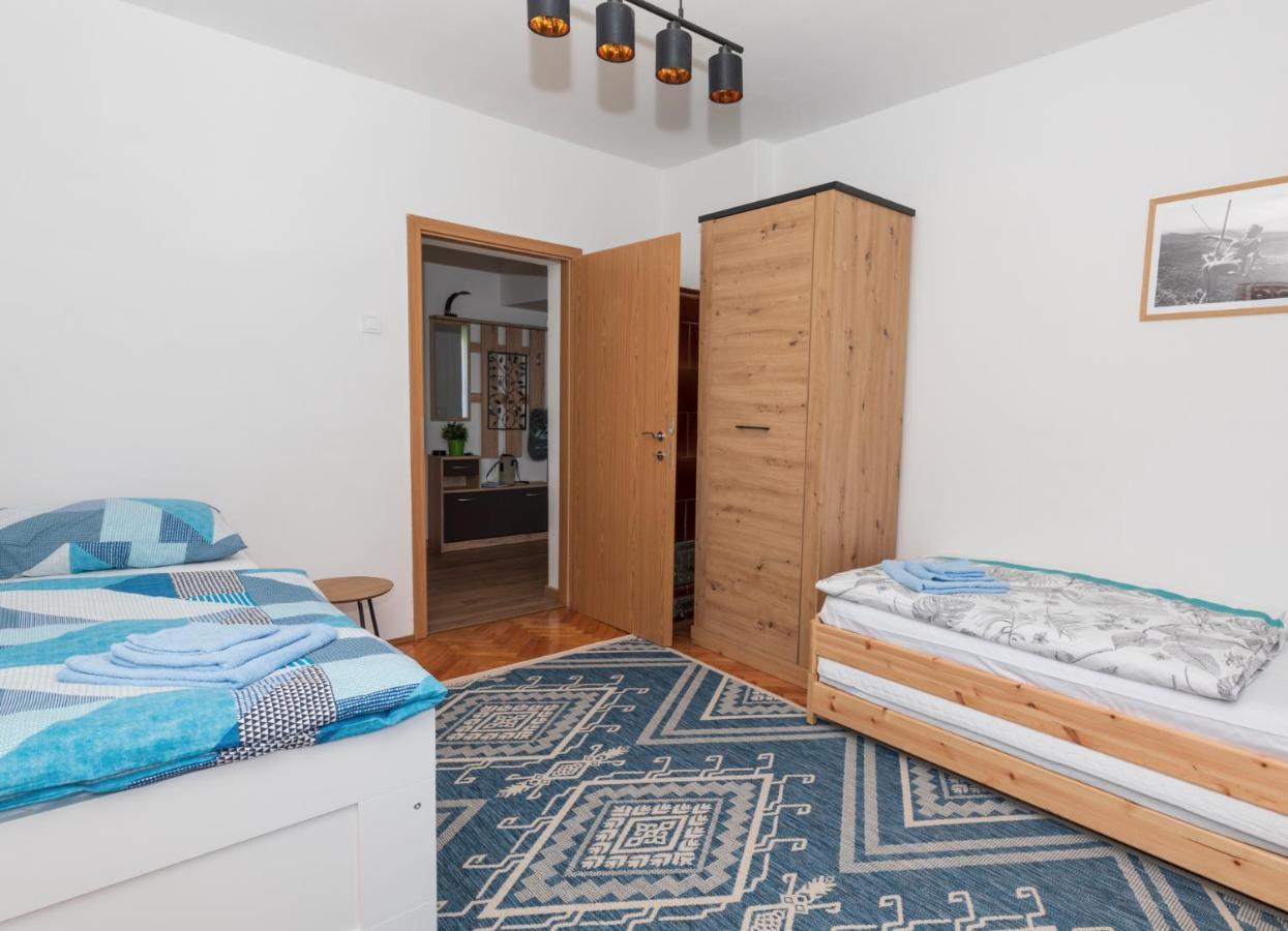 Lynx And Fox Self Check-In Free Parking Apartment デルニツェ エクステリア 写真